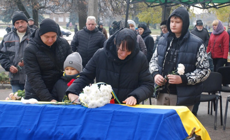 Шостка попрощалася зі своїм Героєм, який загинув у Луганській області