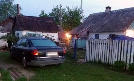 У Старому Кривині чоловік мало не вбив співмешканку та зарізав її сина