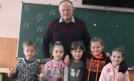 На «жіночій території»: на Калинівщині двоє чоловіків працюють вчителями початкових класів