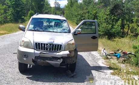 Позашляховик наїхав на велосипедистку: жінка в реанімації