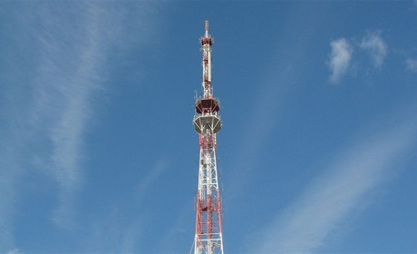 У Переяславі двох підлітків зняли із 75-метрової радіовежі