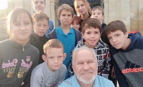 Херсонський волонтер, який важко хворіє на коронавірус, одужує. Розповідаємо більше