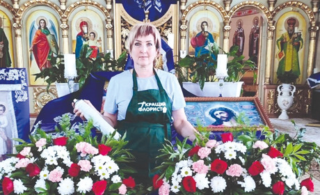 Створення флористичних композицій для церкви стало захопленням Валентини Гнитко з Кіцманя