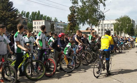 На велопарад безпеки у Покровську зібралась молодь