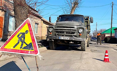 Без права на яму: в городе активно взялись за дороги (видео)