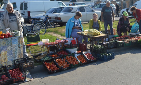 У Переяславі базар почервонів від помідорів по 15 гривень, недорогі кавуни привезли з "Козорогів"
