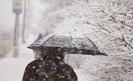 В четвер - мокрий сніг, дощ та ожеледиця, а початок лютого прийде з сильними морозами