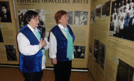 «Украинский еврейский семейный альбом»: в сельской школе открылась фотовыставка о Холокосте