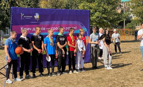 Одна зі смілянських шкіл отримала спортивний майданчик від Благодійного фонду «Кличко Foundation»