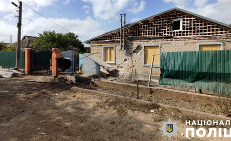 Окупанти скинули вибухівку з дрона на цивільних у Херсоні