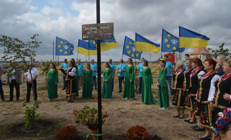 У Майорах вирішили допомогти селу: зібрати макулатуру, а кошти витратити на благоустрій