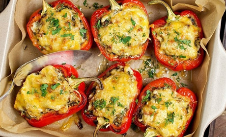 Рецепт дня: перці, фаршировані куркою та грибами