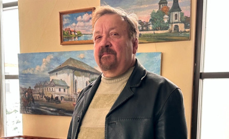 У Старокостянтинівському НВК відкрили виставку робіт художника Станіслава Маєвського