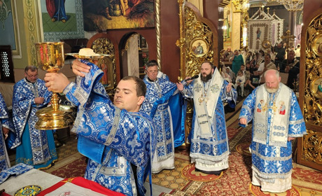 У Чорткові сьогодні вшановували ікону Пресвятої Богородиці «Всецариця»