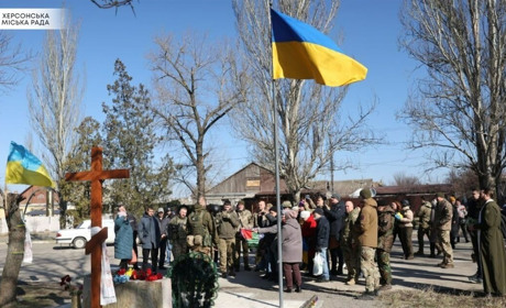 В Херсоні проведуть опитування щодо назви меморіалу загиблим в Бузковому сквері: як взяти участь