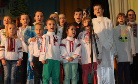 Як Старокостянтинів зустрічав Святого Миколая: вистави, танці, сміх та  миколайчики