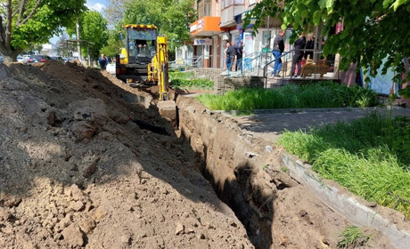 У центрі Сміли працівники КП «Вод Гео» почали роботи із заміни мережі водопостачання
