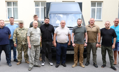 Кулеметники отримали пересувну станцію техобслуговування від хмельничан