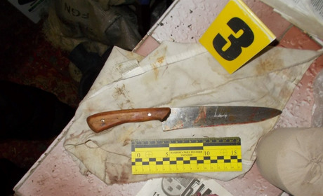 Зарізав брата напередодні Нового року: білопільська поліція затримала чоловіка за вбивство