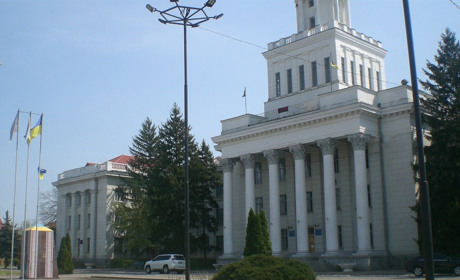 З кого упаде «корона»