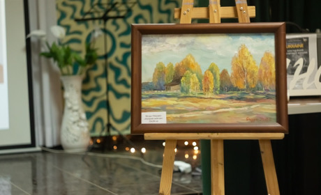 Художник-військовий з Вараського району надав свої картини для благодійного аукціону