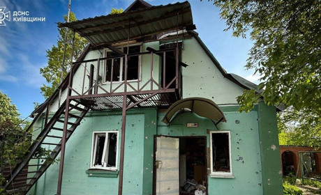 Унаслідок ранкової атаки 23 травня на Київщині пошкоджені приватні будинки та автомобілі