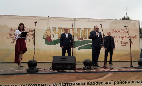 Губернатор хильнув у Новій Каховці оковитої