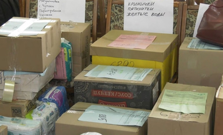 Передають допомогу з Дніпра до Добропілля. Як працює Донецький волонтерський хаб у Дніпрі?