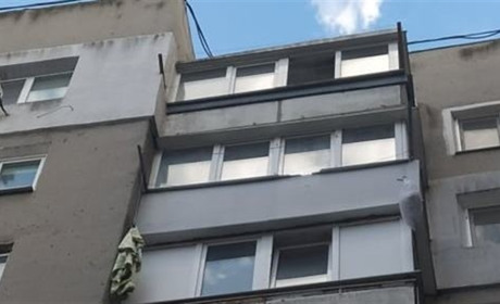 У квартирі була пожежа: в Южному жінка випала з багатоповерхівки (ФОТО)