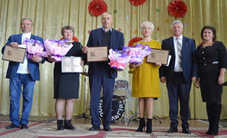У Ташанській громаді привітали освітян з професійним святом. Концертом та грошовими винагородами