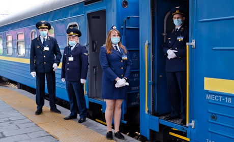 Открылась продажа билетов и в плацкартные вагоны. На вокзалах и в поездах – новые правила перевозок 