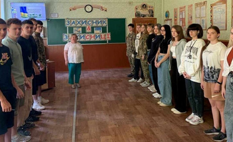 У ЗОШ №7 для школярів провели інтелектуальну гру "Захисники та Захисниці. Разом до Перемоги"
