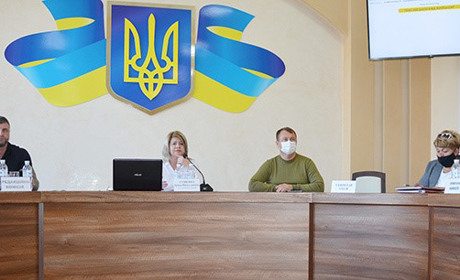 Сесія Покровської міської ради: дострокове припинення повноважень керівників та нові призначення 