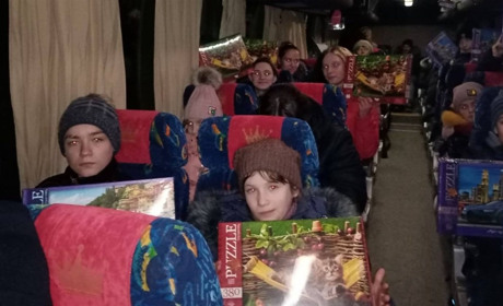 Різдвяний вечір у столиці для сотні дітей Звягельщини — малеча громади відвідала Київ
