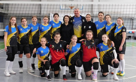 Непереможні: юні волейболістки зі Старокостянтинова — золоті призерки Чемпіонату України!