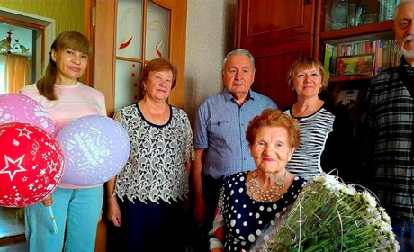 У Південному відсвяткували 100-річний ювілей довгожительки Валентини Гусевої (ФОТО)