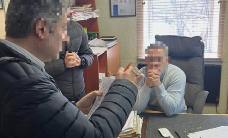 На Вознесенщині затримали директора комунального підприємства за хабар у 1000 доларів