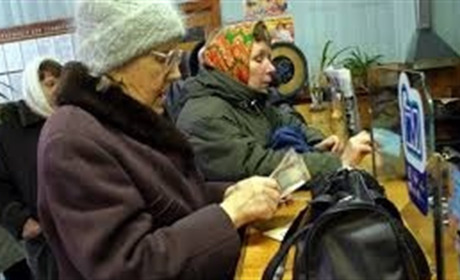 Перед виборами пенсіонерам виплатять по 2410 гривень