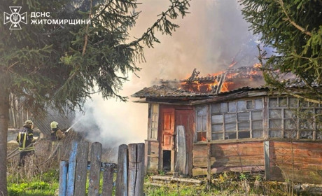 Удар про цивільній інфраструктурі та житловим будинкам Житомирщини 17 квітня: фото