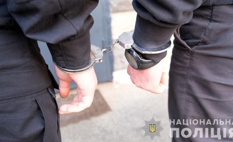 У Нерубайському сусід забив жінку до смерті, замотав у ковдру і забрав в неї 200 грн