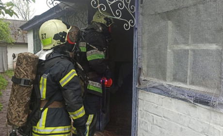 У Переяславі в будинку загорілося ліжко, вогонь знищив речі й пошкодив стіни