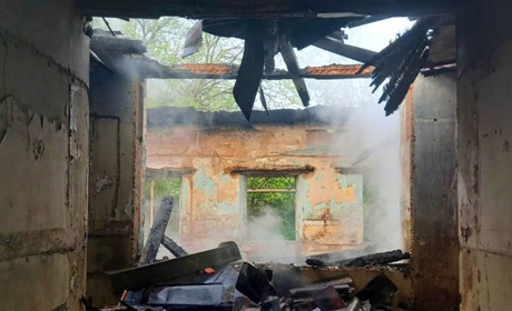 Ворожий обстріл на Херсонщині: знищено фельдшерський пункт, пошкоджено школу та торгівельний центр
