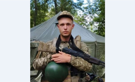 В Чернігові провели в останню путь Захисника України Богдана Петіна