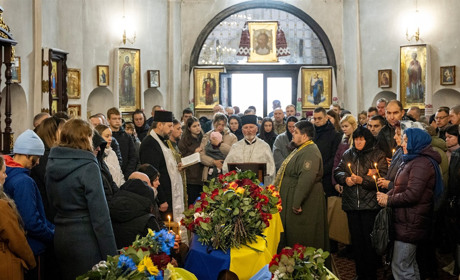 Менська громада попрощалася з Воїном, журналістом і телеоператором Олександром Урванцевим