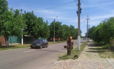 Чому біляївські комунальні косарі – не єдині, хто має дбати про покіс трави у місті та селах