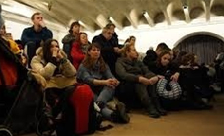 Якщо оголошено повітряну тривогу, не нехтуйте попередженням, ховайтесь в укриття