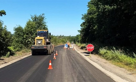 На трасі Шостка – Чапліївка – Лушники влаштували новий шар асфальту
