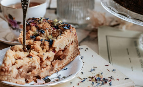 Рецепт дня: пиріг з яблуками та горіхами