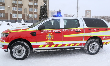 Вараські рятувальники отримали новий спецавтомобіль