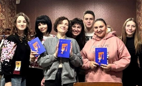 Читаючи – допомагаємо: як «Книгоголіки» Людмили Нужної підтримують тих, хто цього потребує